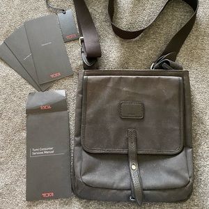 TUMI CARLSBAD ZIP POUCH BLACK CROSSBODY BAG!